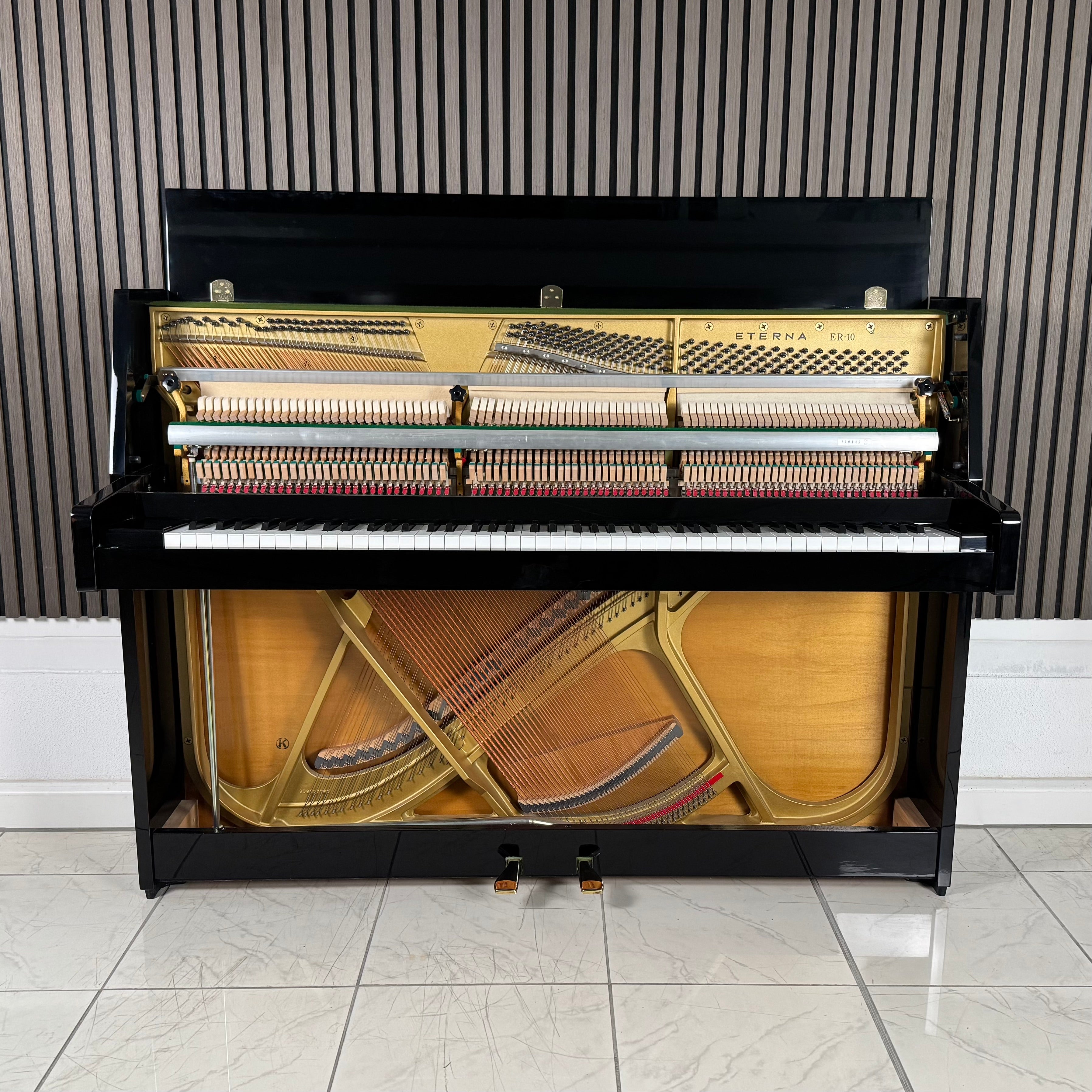 Klavier Eterna ER-10 - Schwarz Hochglanz - by Yamaha