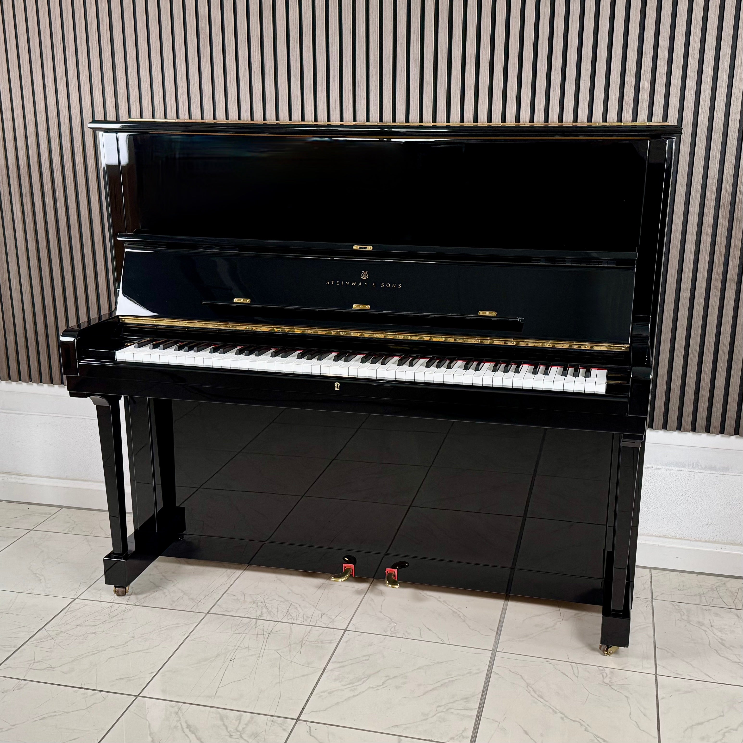 Klavier Steinway & Sons K-132 - Schwarz Hochglanz