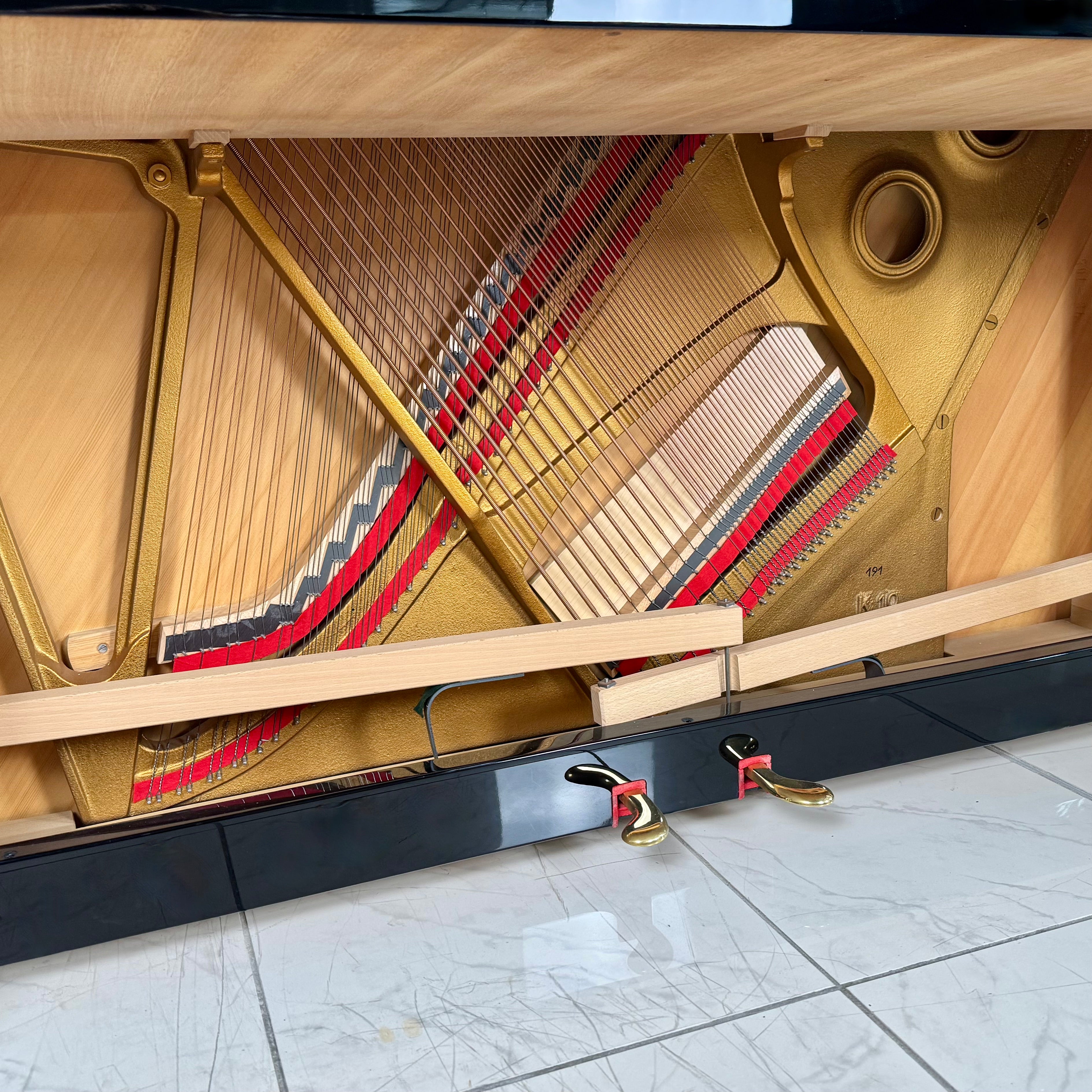 Klavier Steinway & Sons K-132 - Schwarz Hochglanz