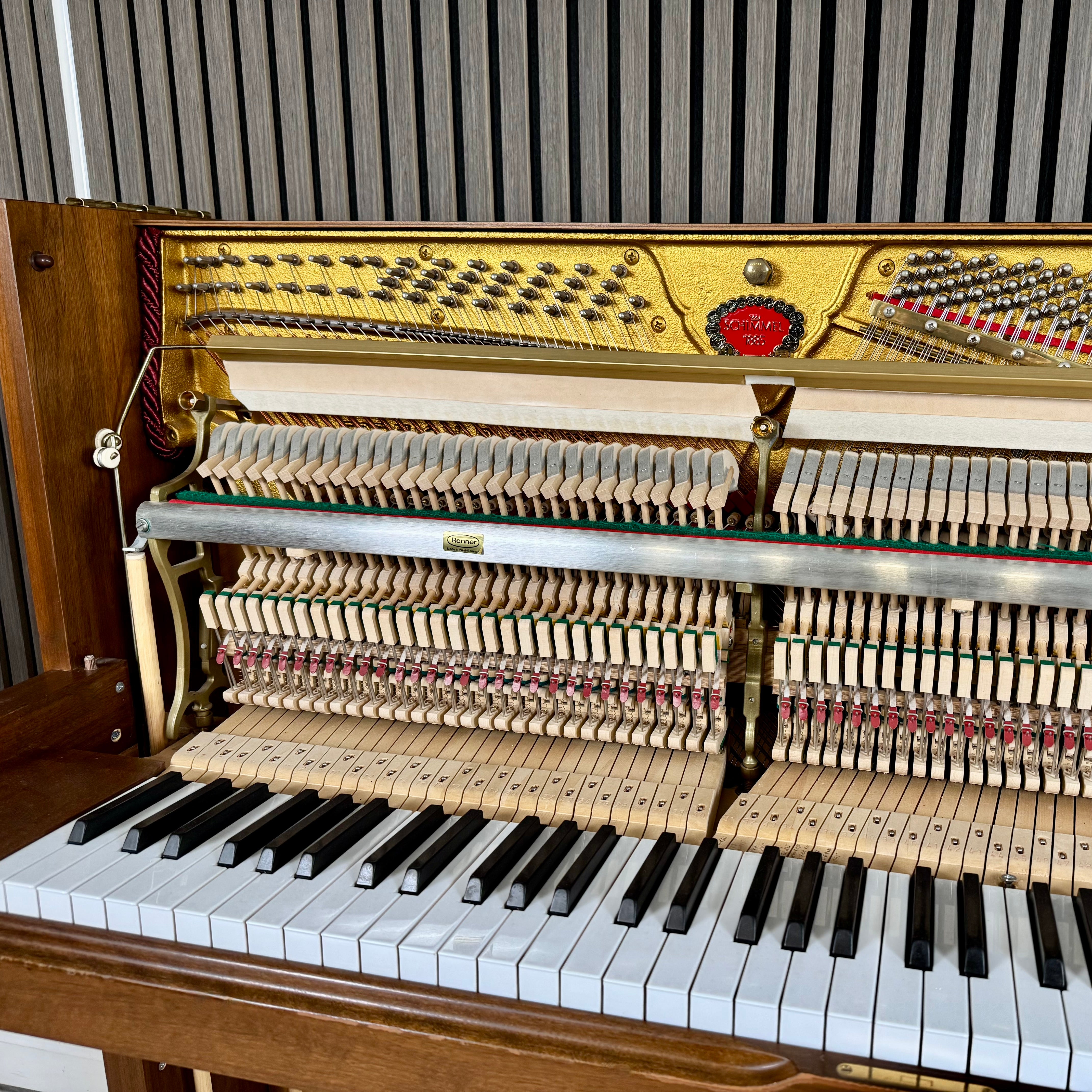 Klavier Schimmel 118 T - Nussbaum Satiniert