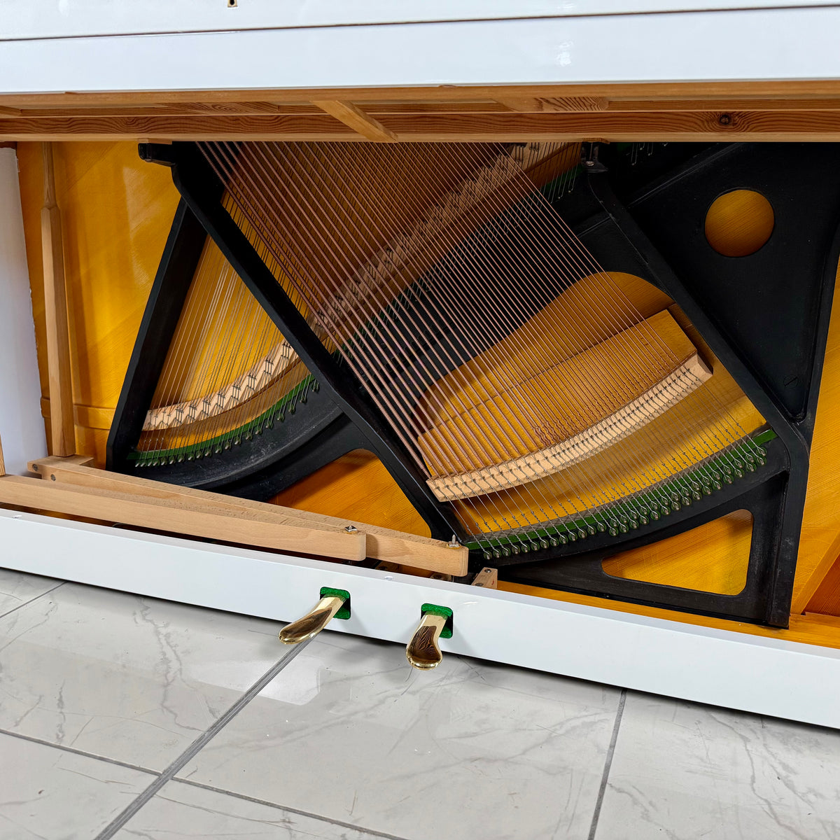 Klavier C. Bechstein 12 N  - Weiß Hochglanz