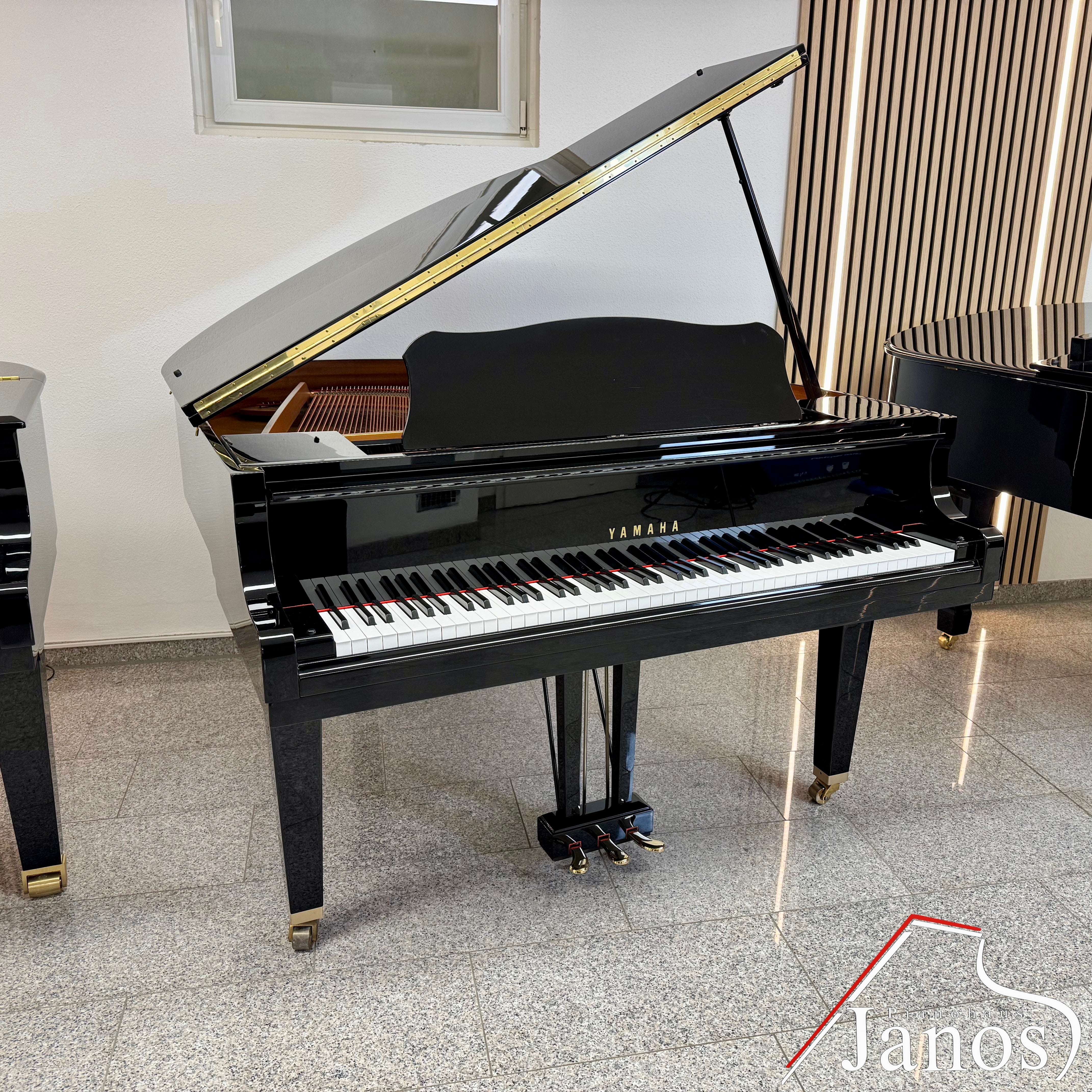 Flügel Yamaha GA1 - Schwarz Hochglanz