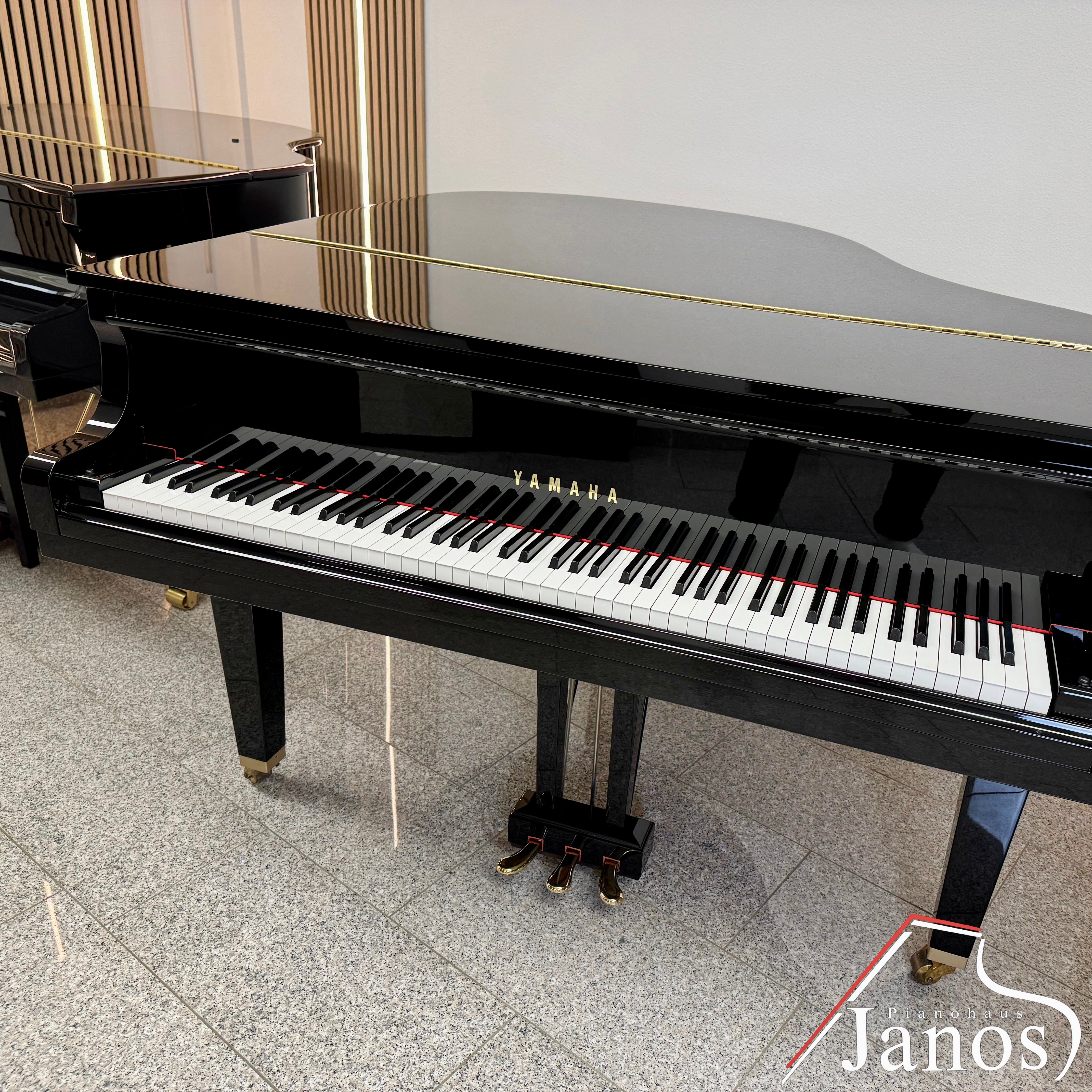 Flügel Yamaha GA1 - Schwarz Hochglanz
