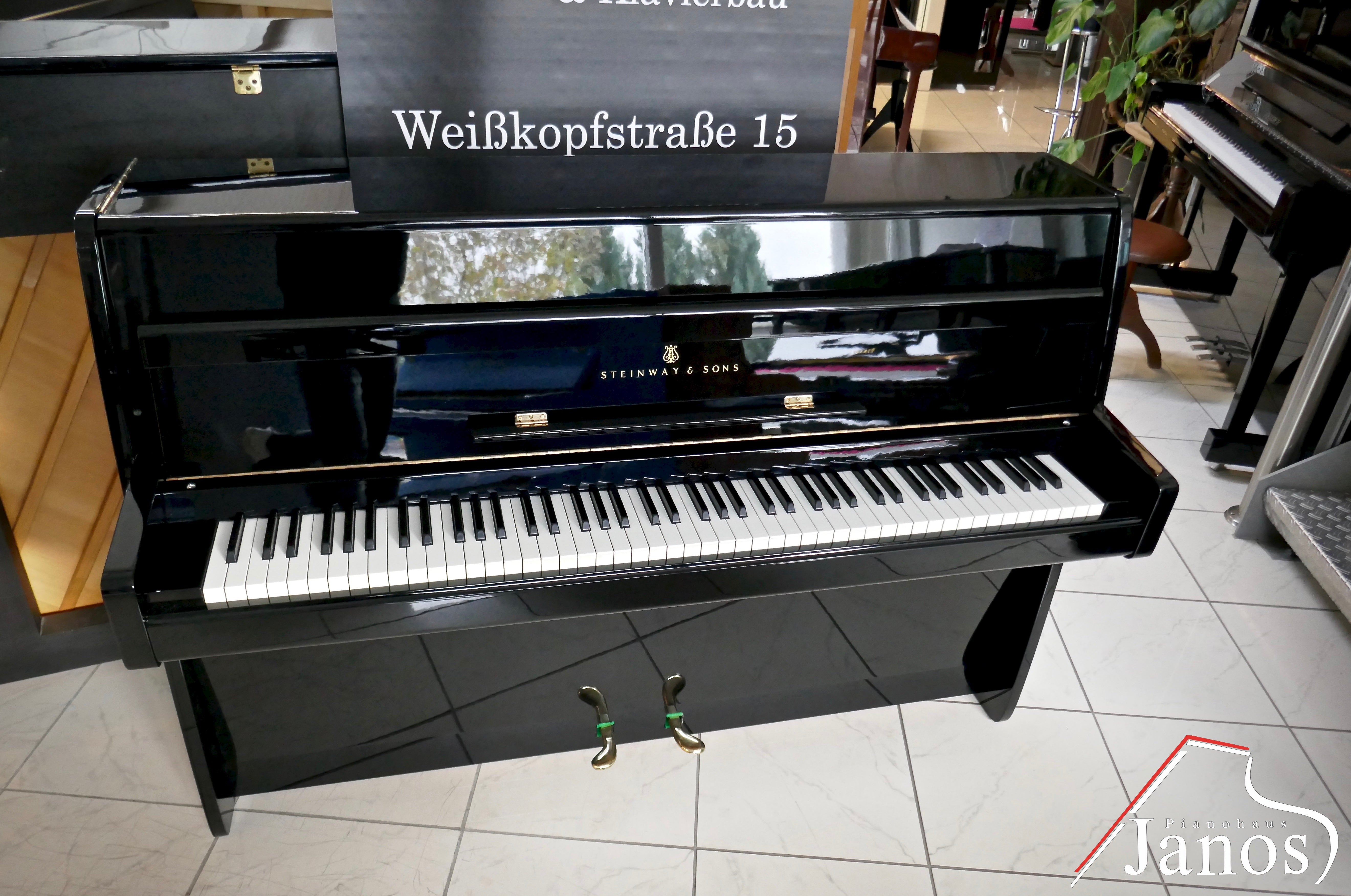 Klavier Steinway & Sons F-104 - Schwarz Hochglanz