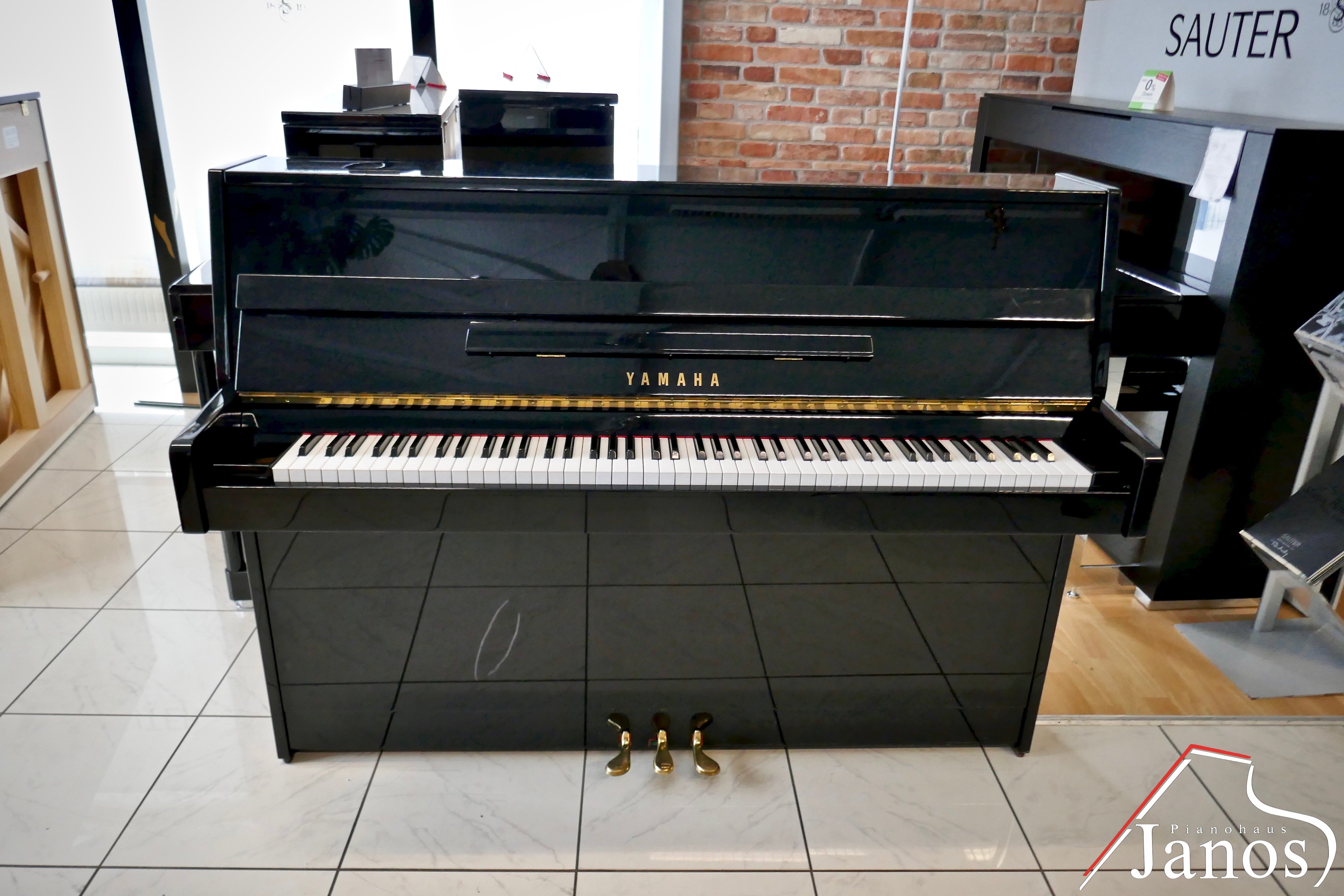 Klavier Yamaha C-109 - Schwarz Hochglanz