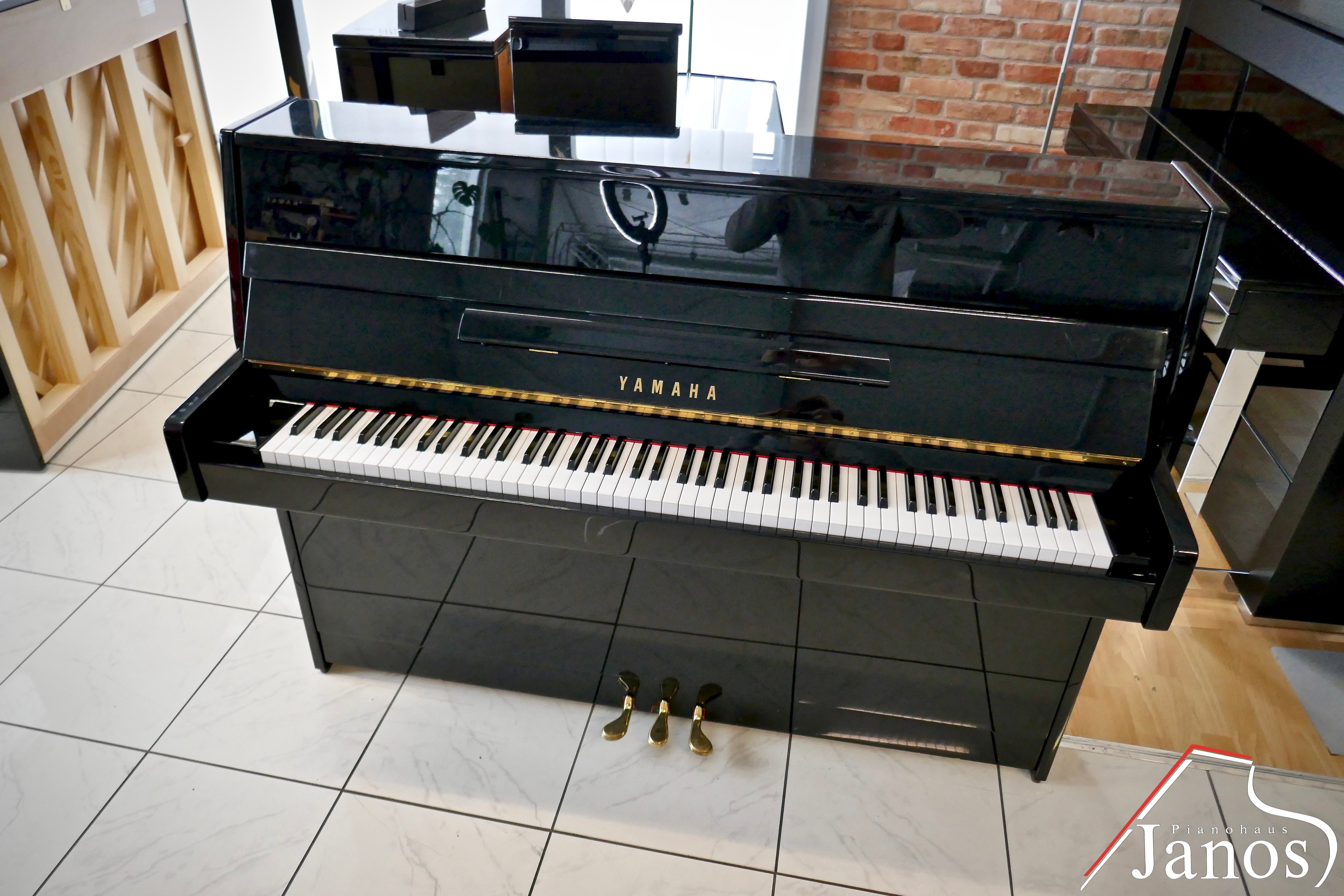 Klavier Yamaha C-109 - Schwarz Hochglanz