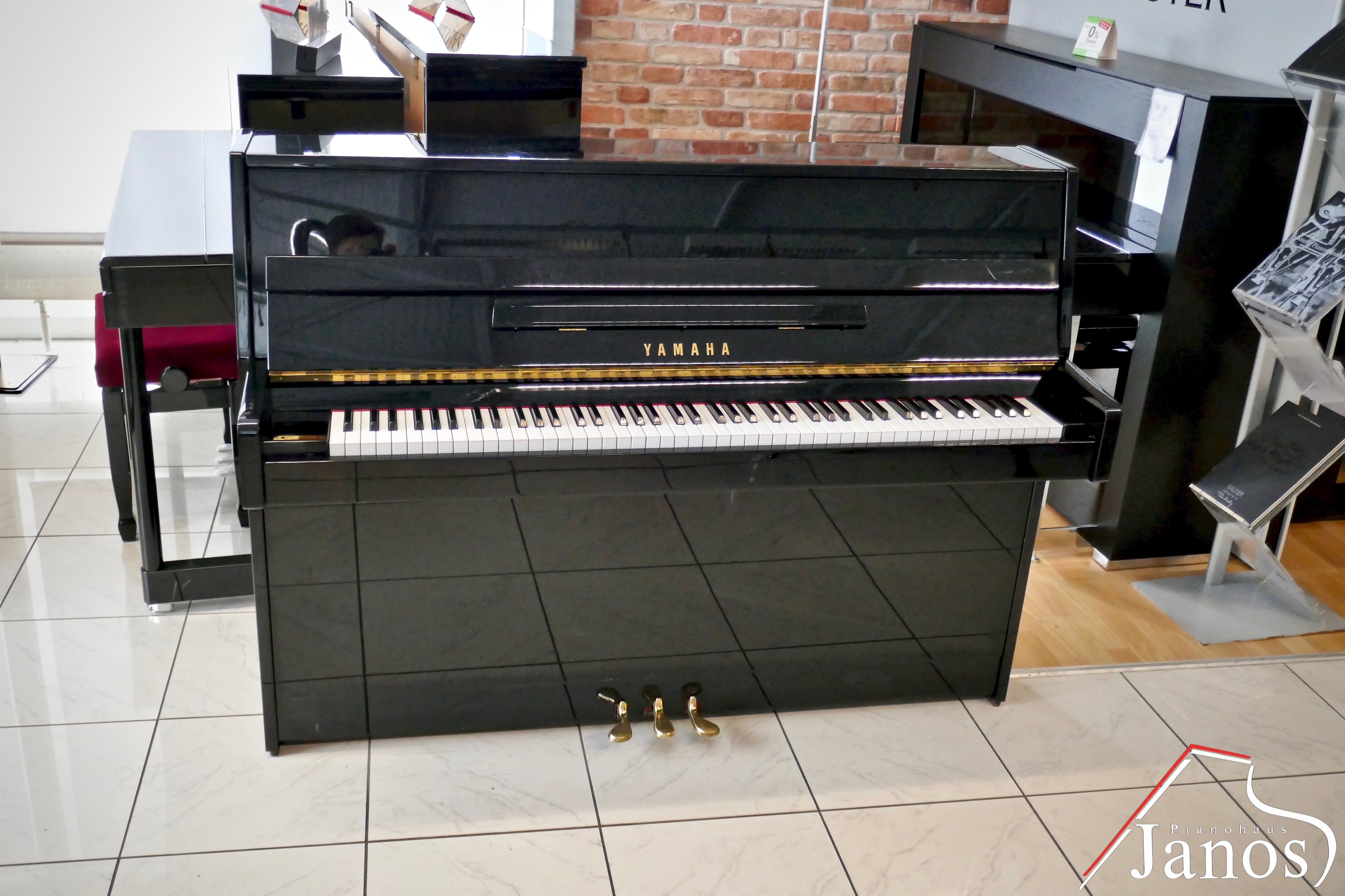 Klavier Yamaha C-109 - Schwarz Hochglanz