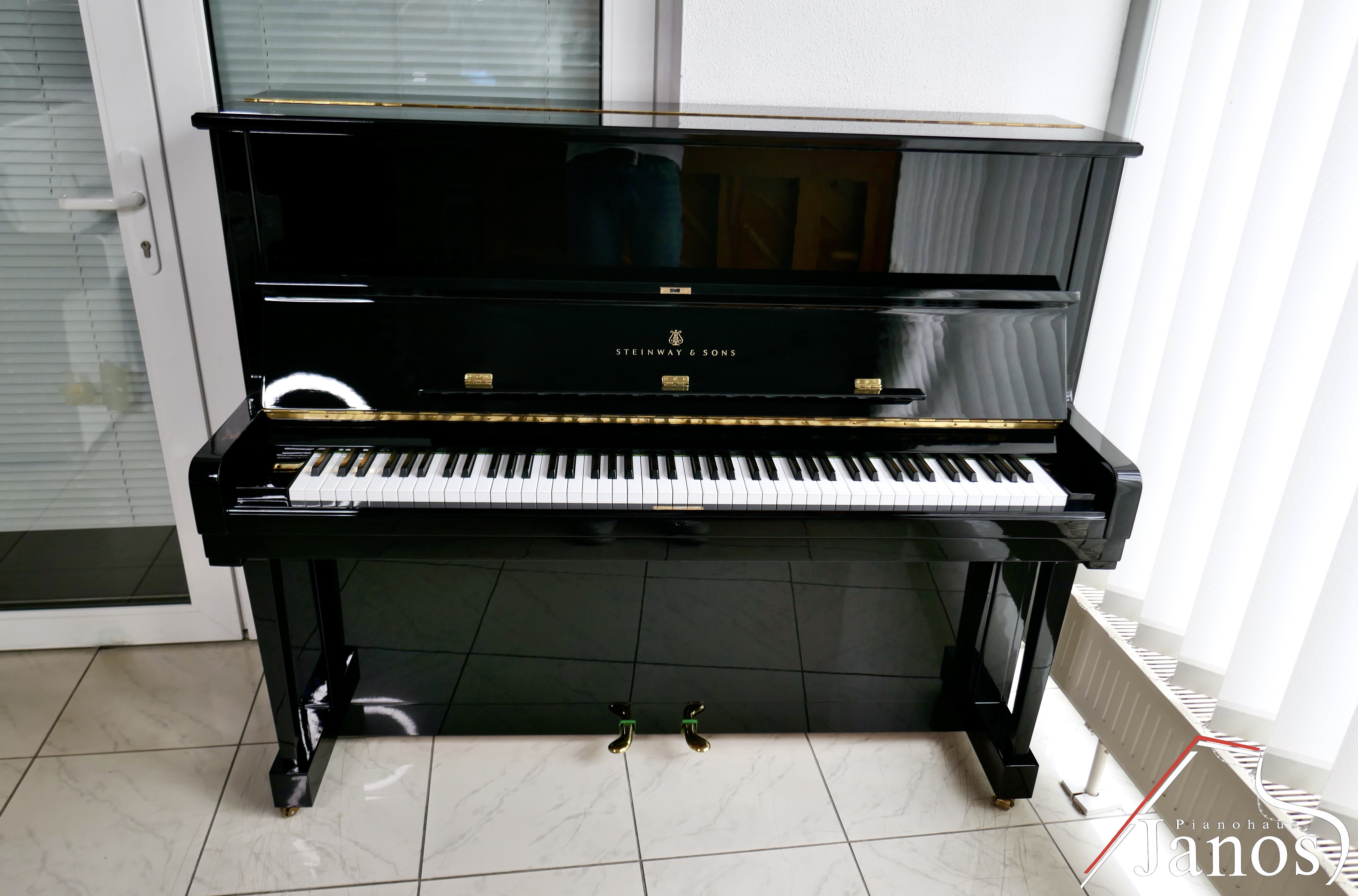 Klavier Steinway & Sons V-125 - Schwarz Hochglanz