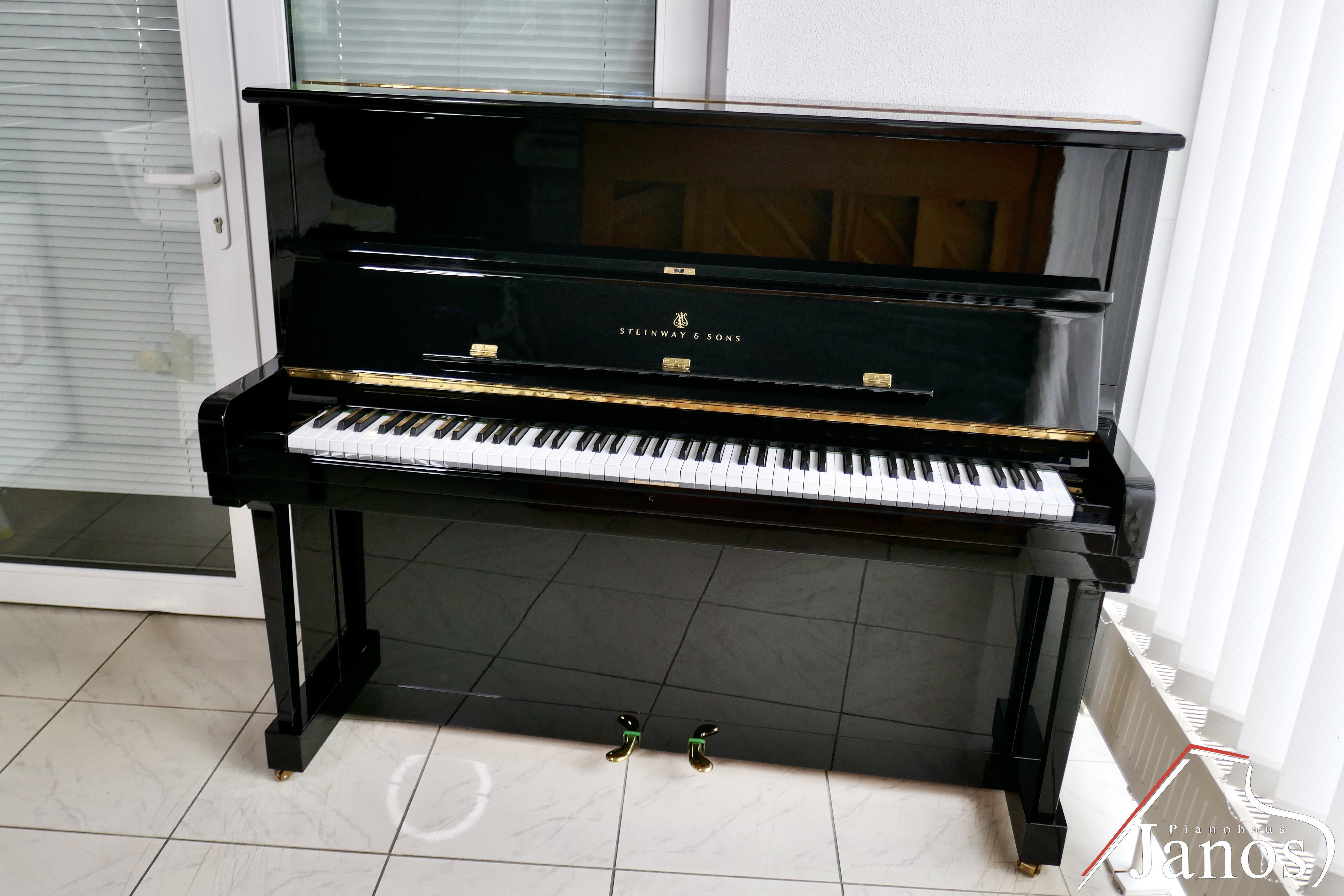 Klavier Steinway & Sons V-125 - Schwarz Hochglanz
