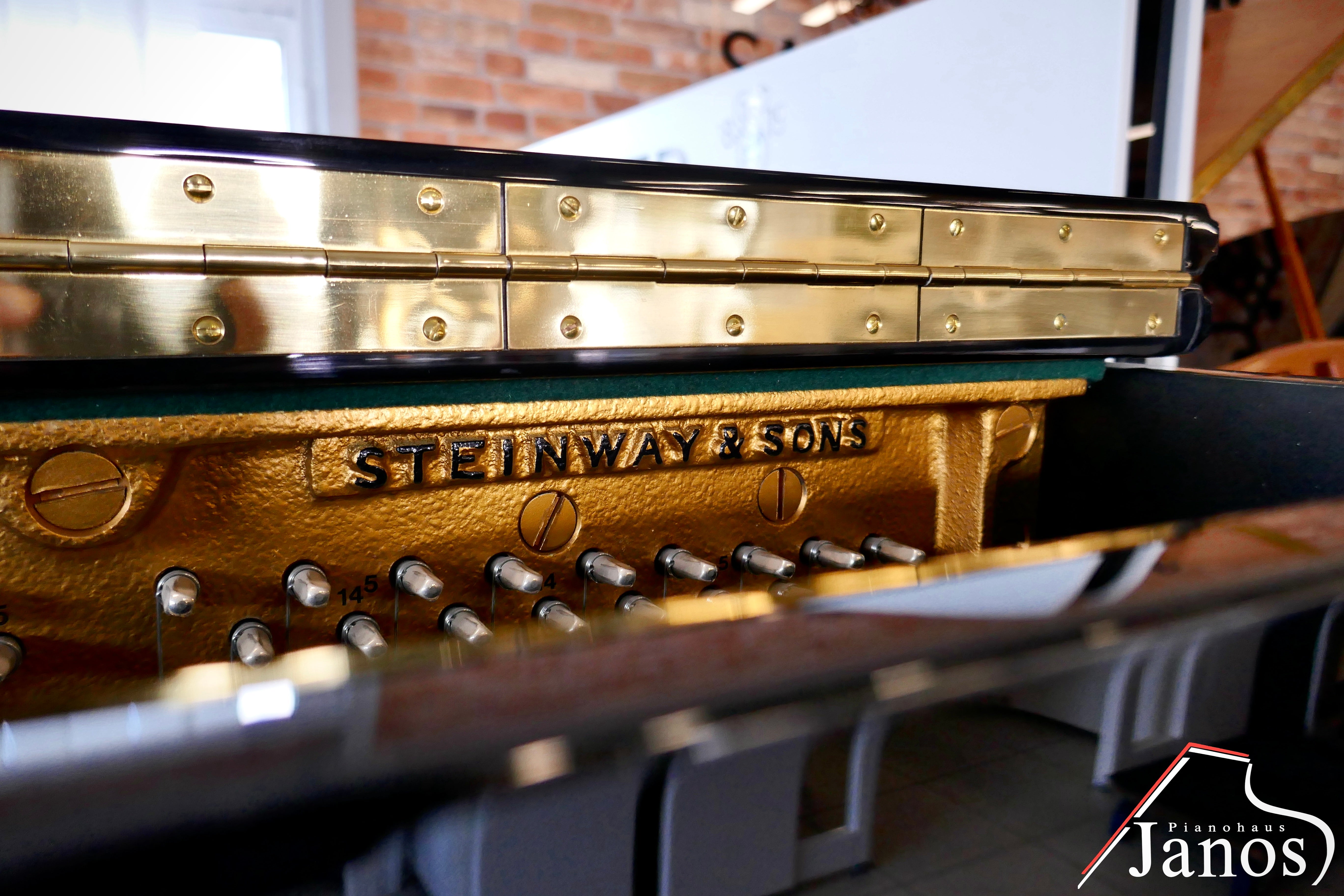 Klavier Steinway & Sons K-132 - Schwarz Hochglanz