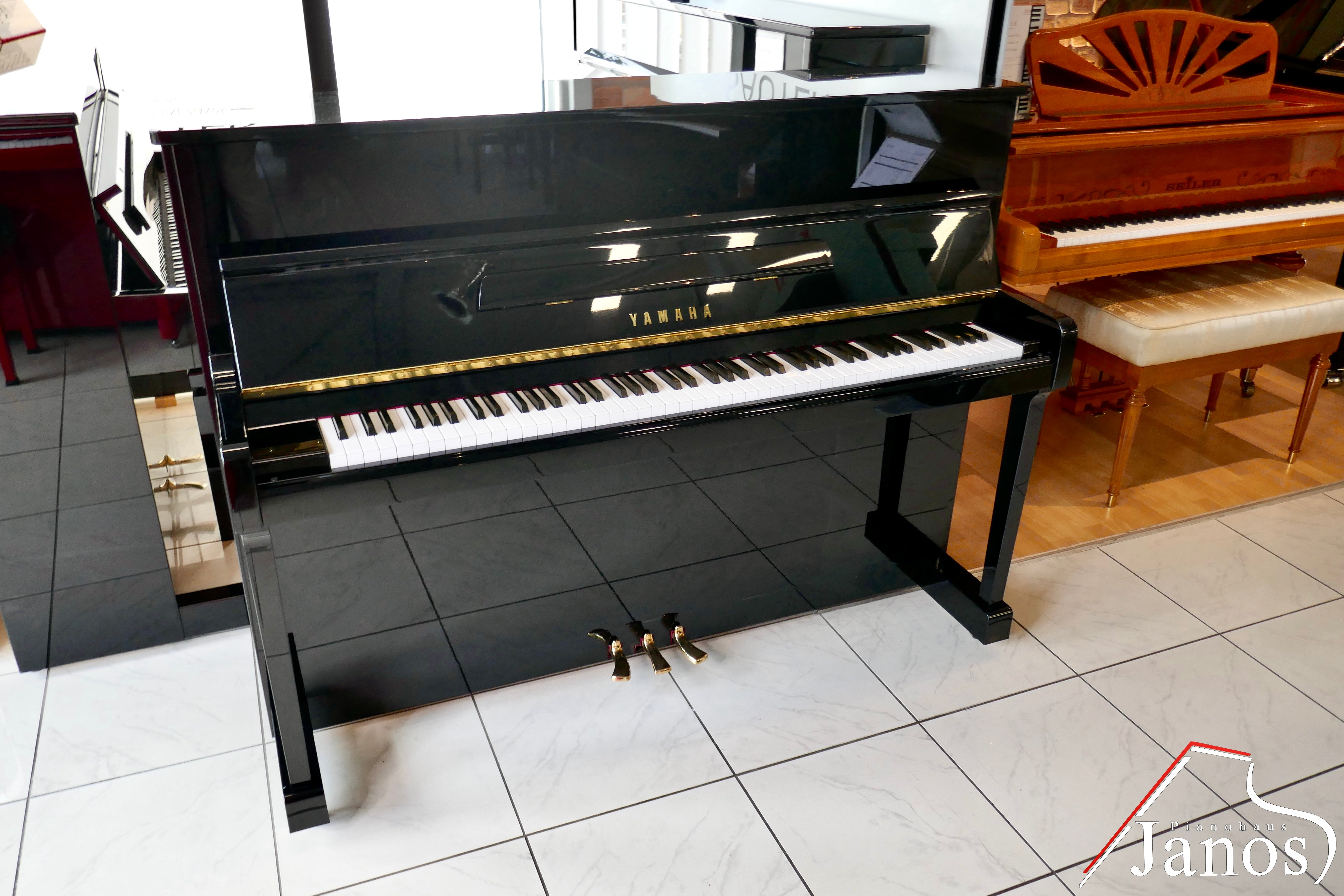 Klavier Yamaha b2PE - Schwarz Hochglanz