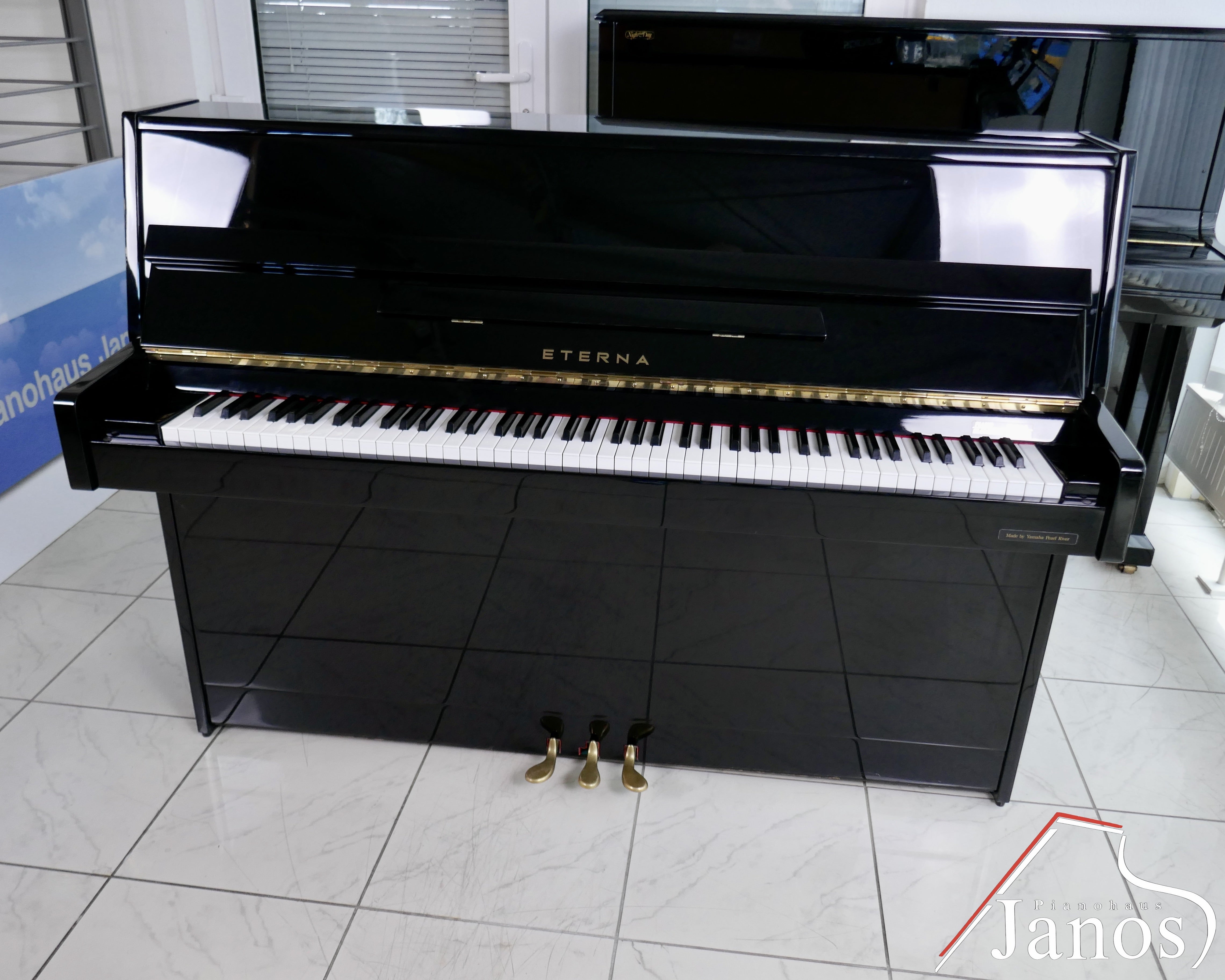 Klavier Yamaha Eterna ER-C10 - Schwarz Hochglanz
