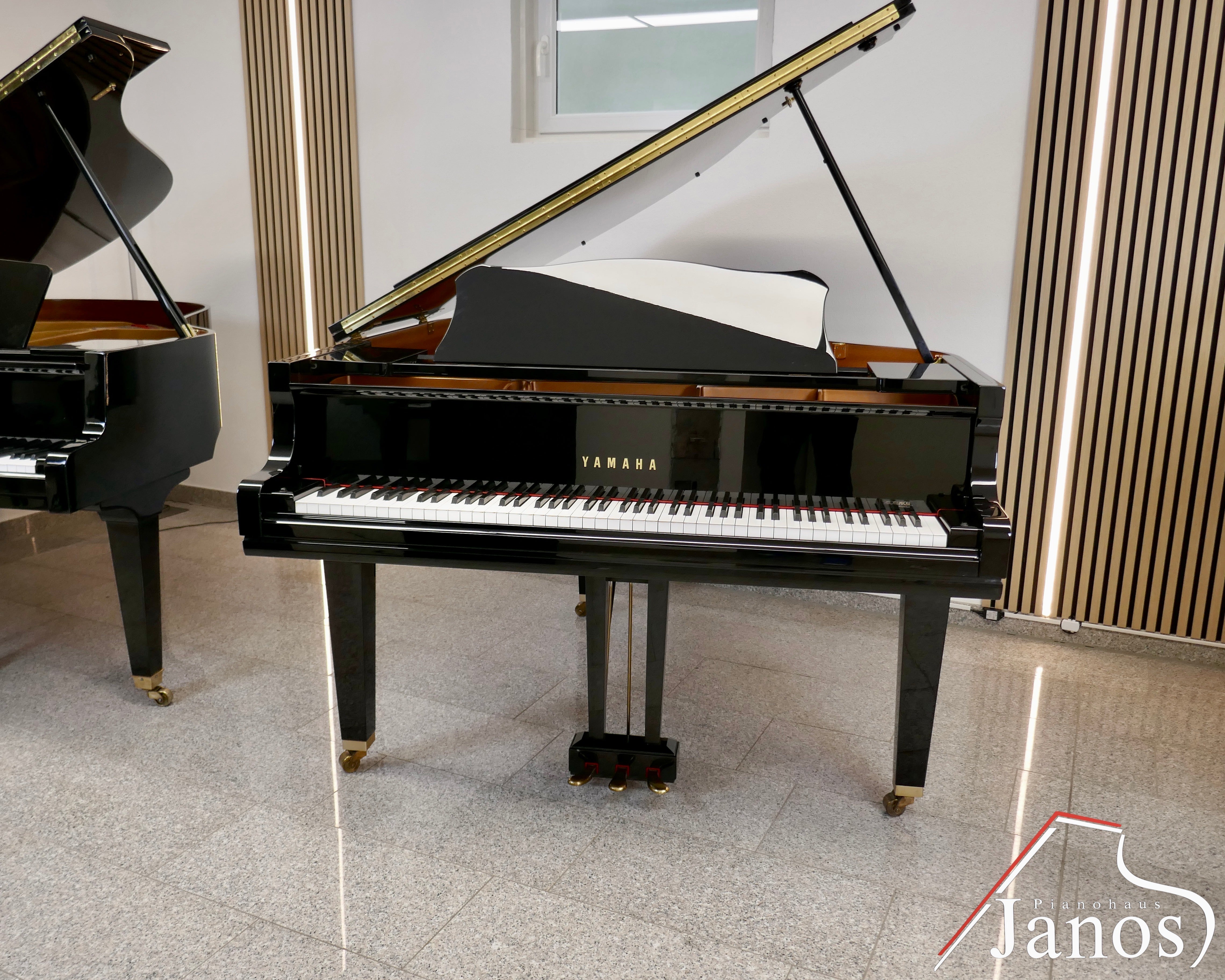 Flügel Yamaha GC1 - Schwarz Hochglanz