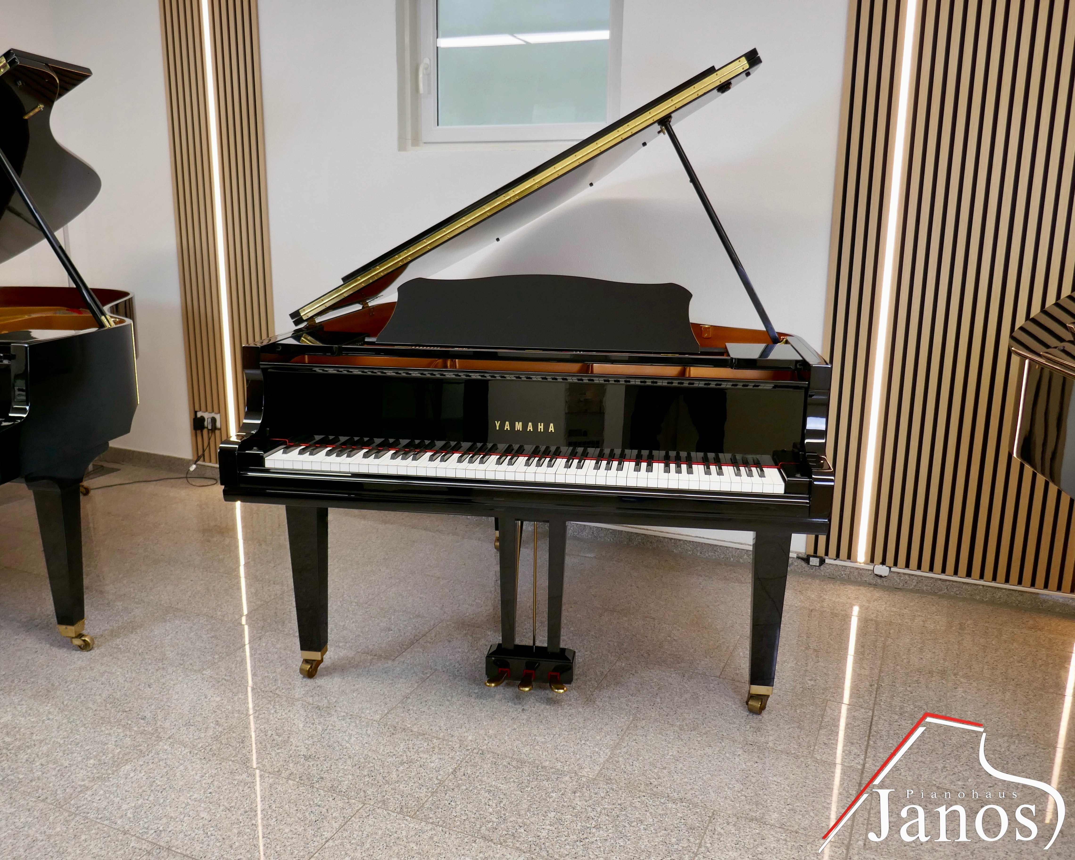 Flügel Yamaha GC2 - Schwarz Hochglanz