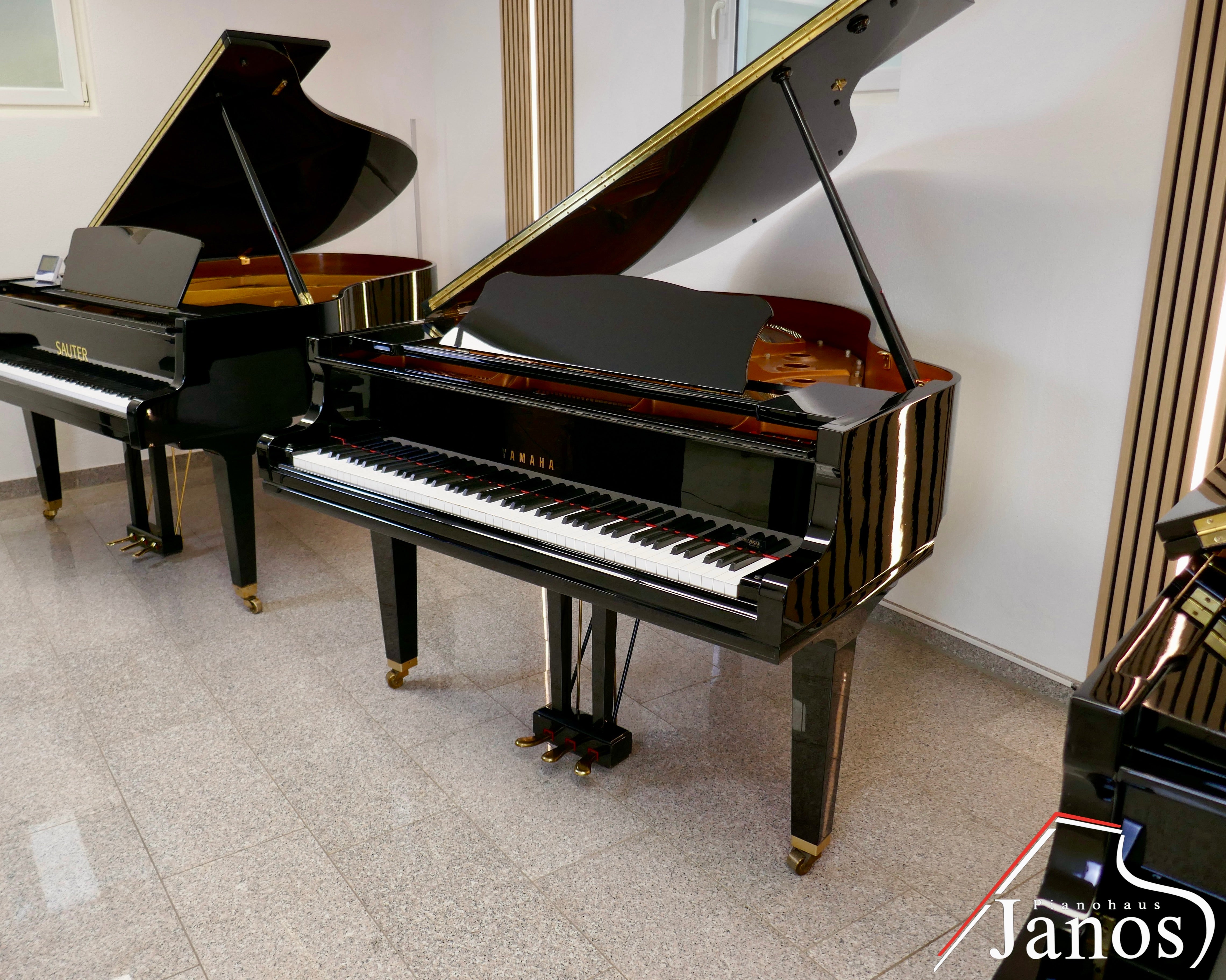 Flügel Yamaha GC2 - Schwarz Hochglanz