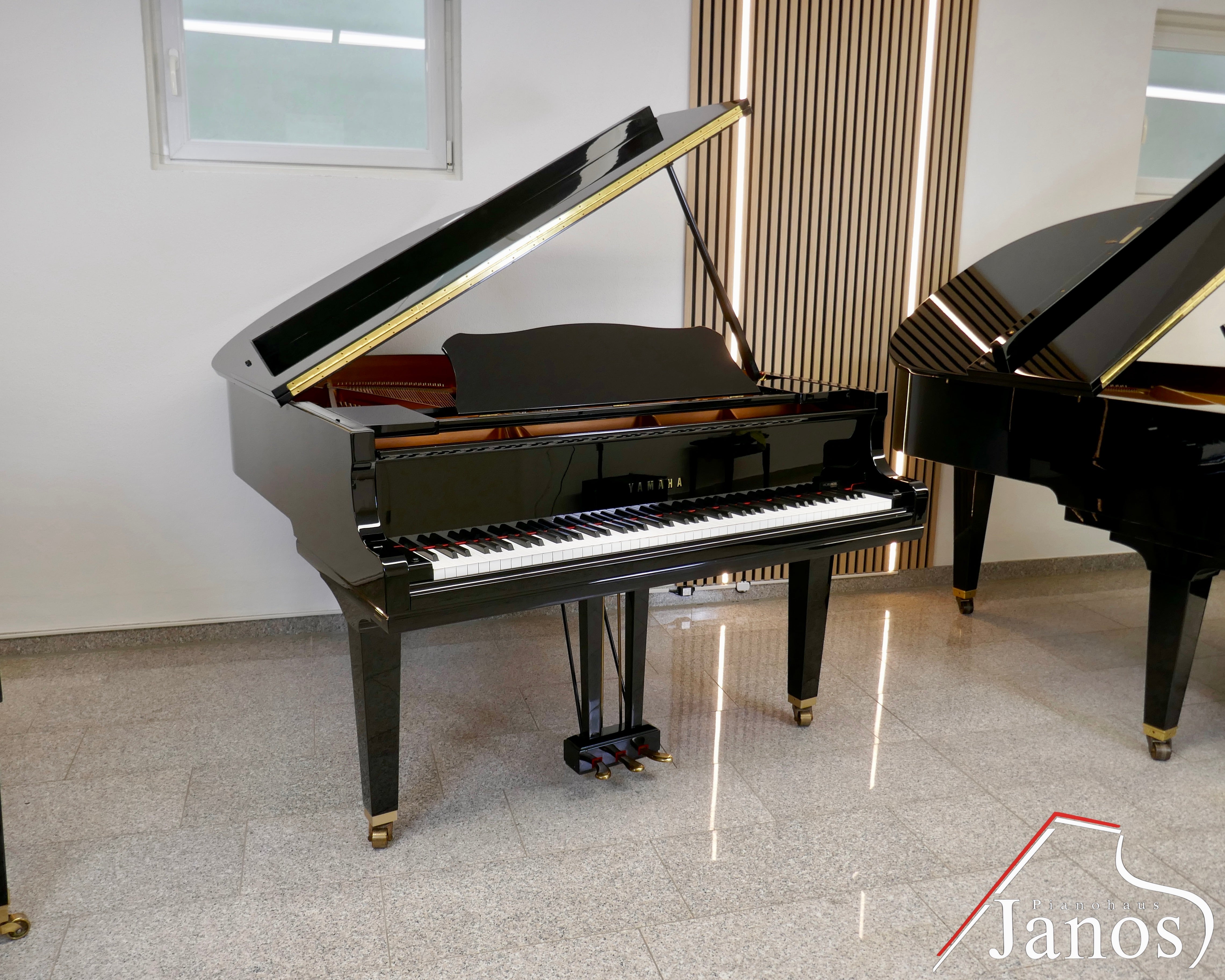Flügel Yamaha GC2 - Schwarz Hochglanz