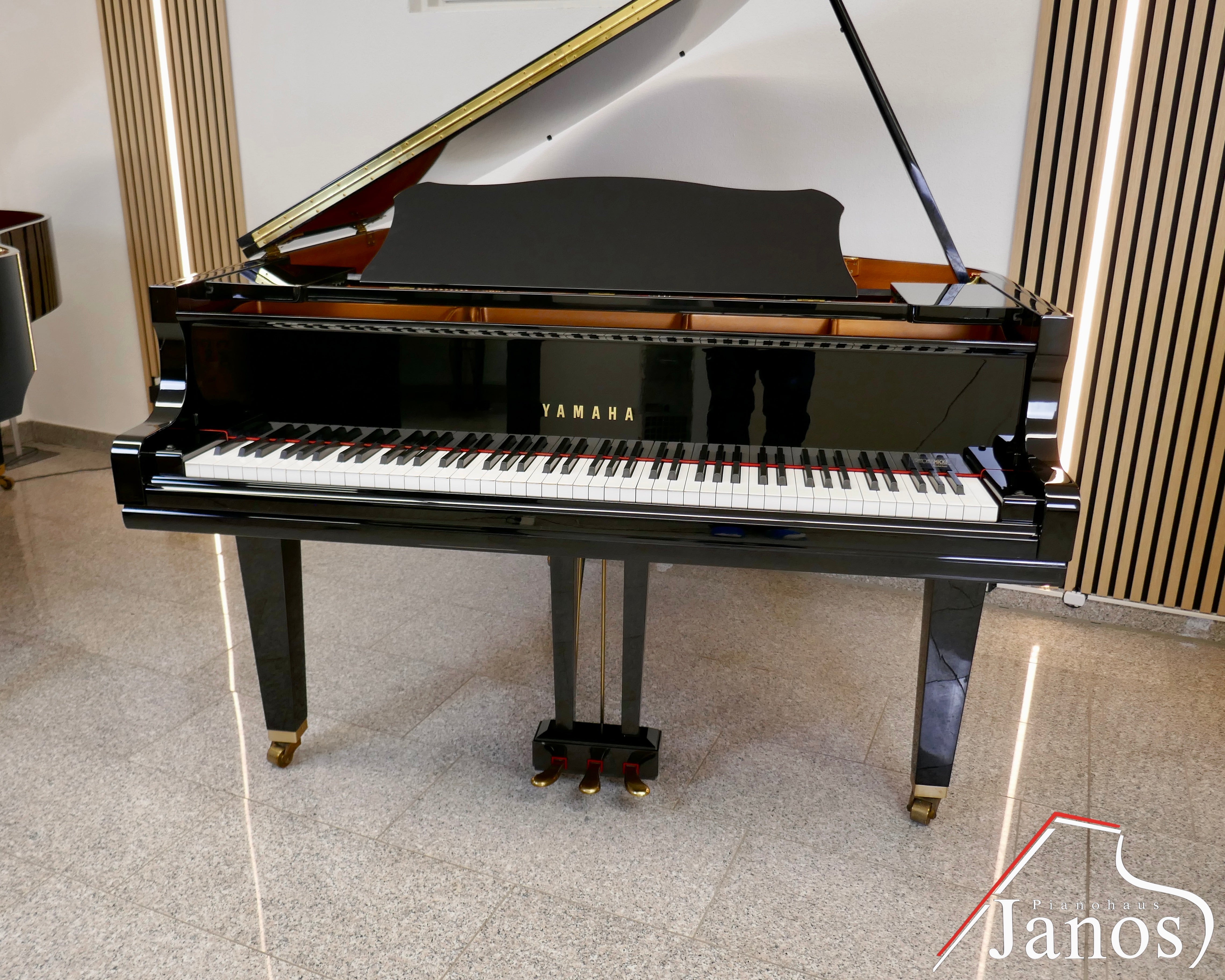 Flügel Yamaha GC2 - Schwarz Hochglanz