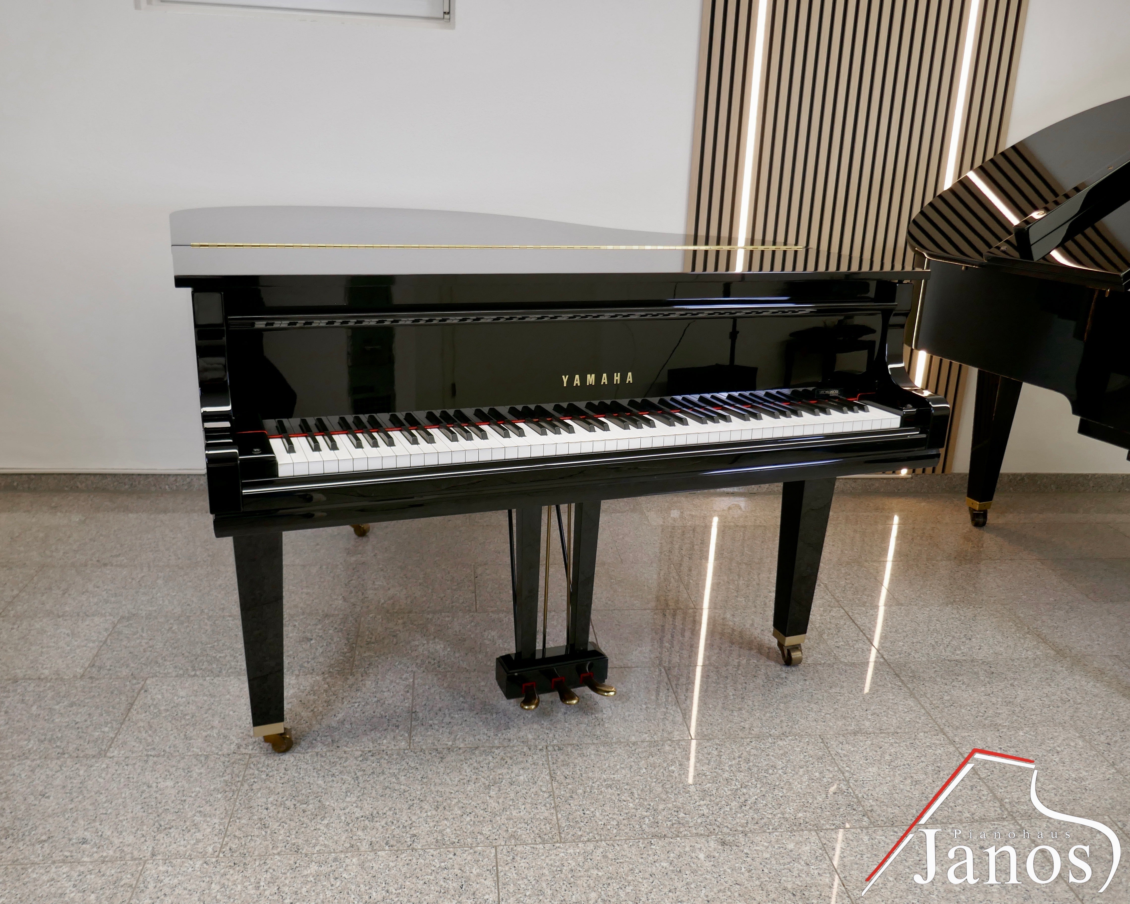 Flügel Yamaha GC1 - Schwarz Hochglanz