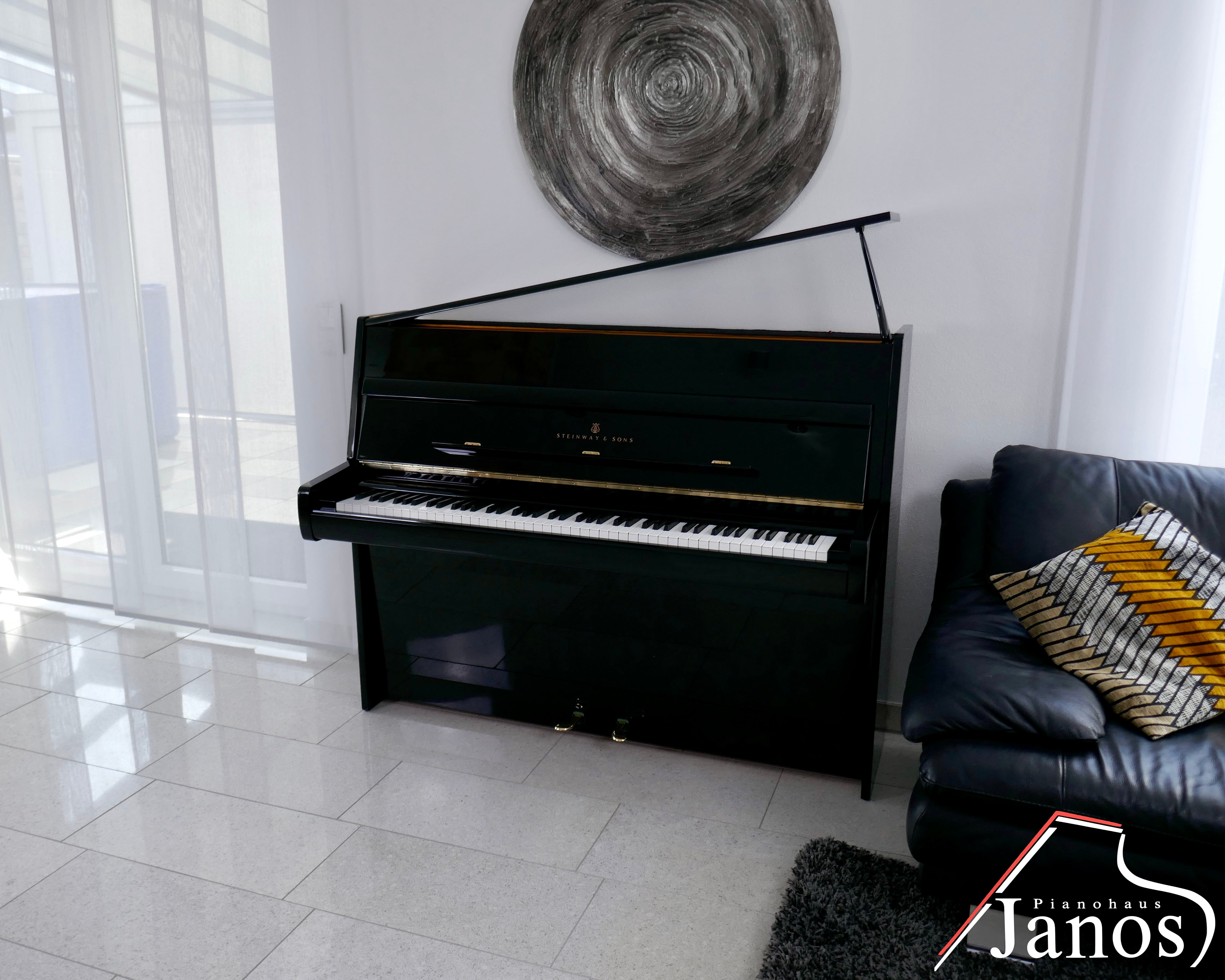 Klavier Steinway & Sons Z-114 - Schwarz Hochglanz