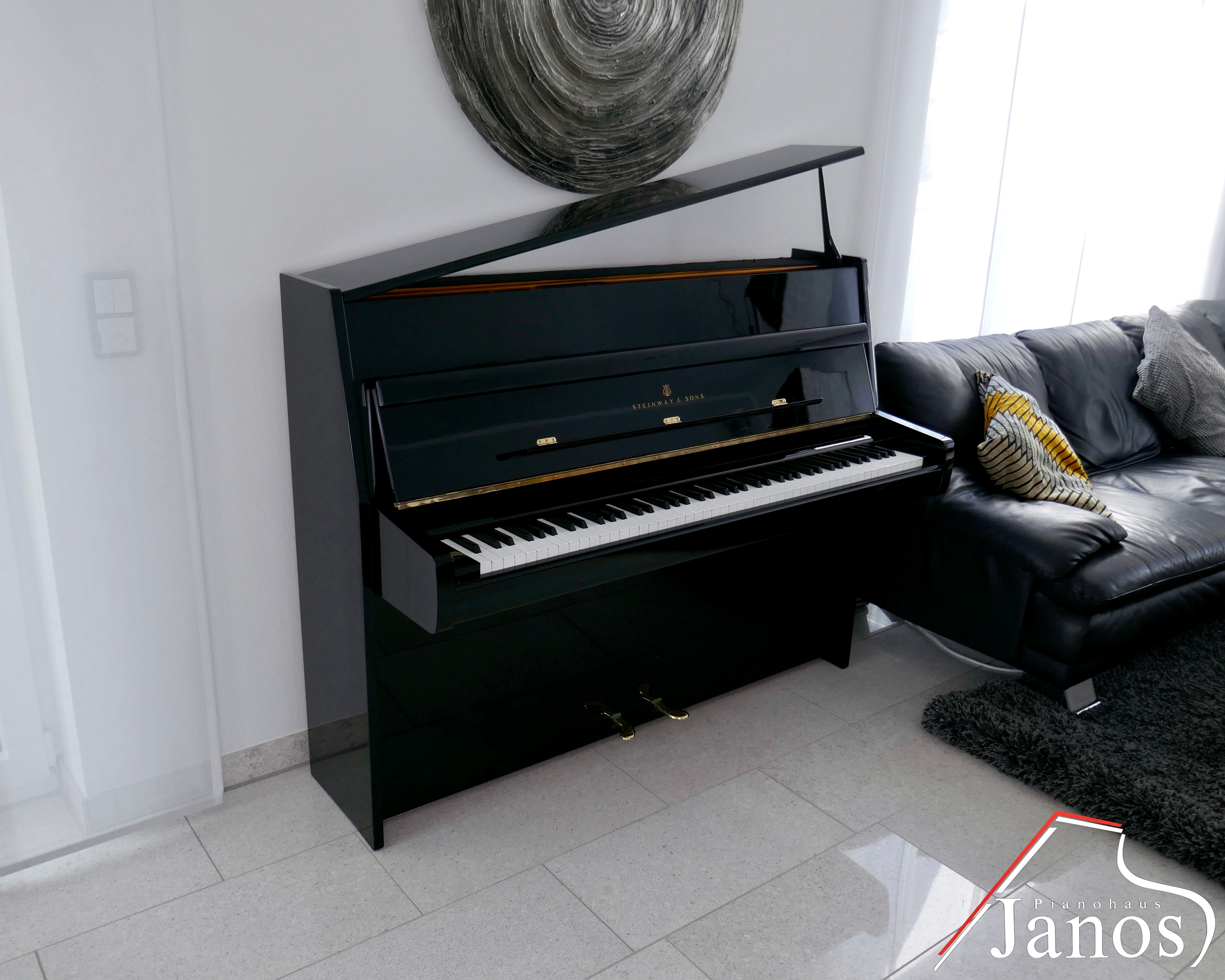 Klavier Steinway & Sons Z-114 - Schwarz Hochglanz