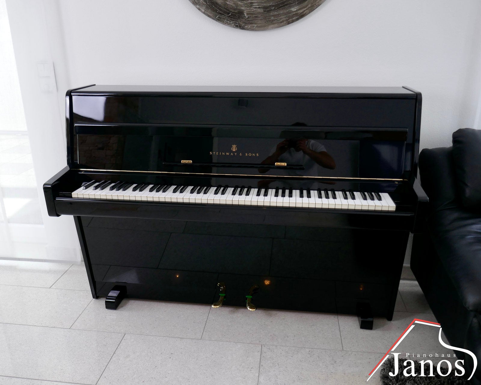 Klavier Steinway & Sons F-104